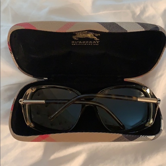 ***FLASH SALE*** Burberry sunglasses